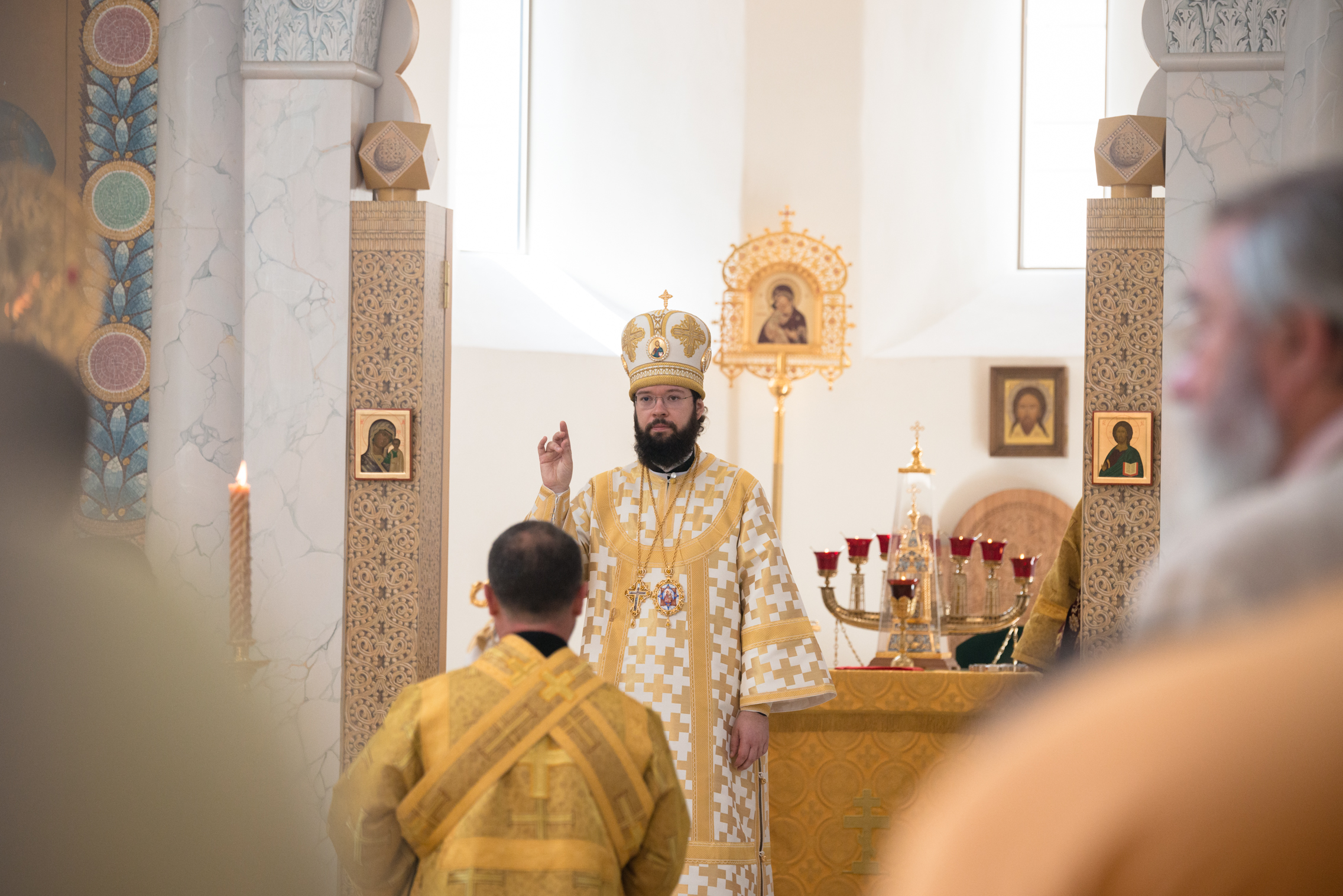 Mgr Antoine, métropolite de Chersonèse et d'Europe occidentale, a célébré la Divine Liturgie de la fête de tous les Saints de la Terre Russe