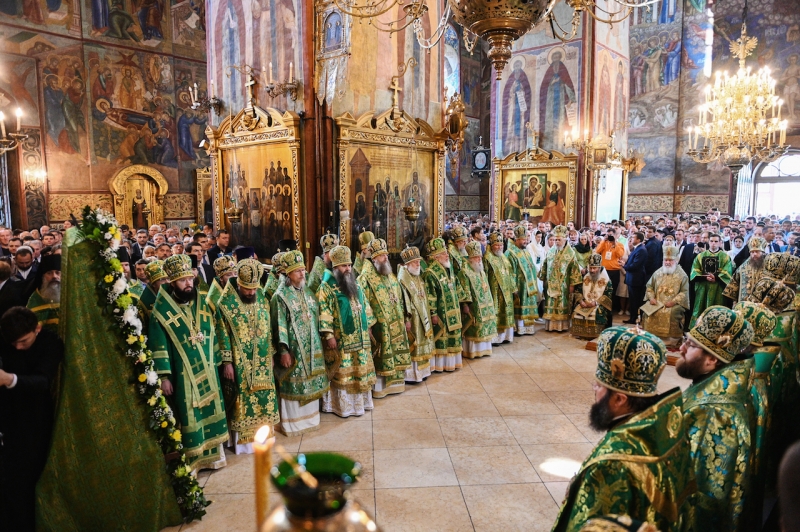 En la fête de saint Serge de Radonège, Monseigneur Antoine a pris part à la Liturgie patriarcale célébrée à la laure de la Sainte-Trinité près de Moscou