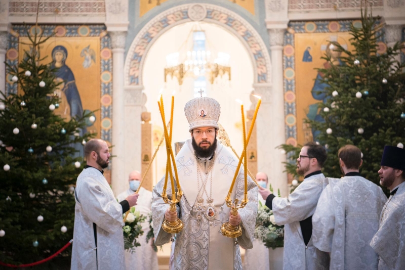 La Nativité du Christ: Mgr Antoine a célébré la Divine Liturgie en la cathédrale de la Sainte Trinité à Paris