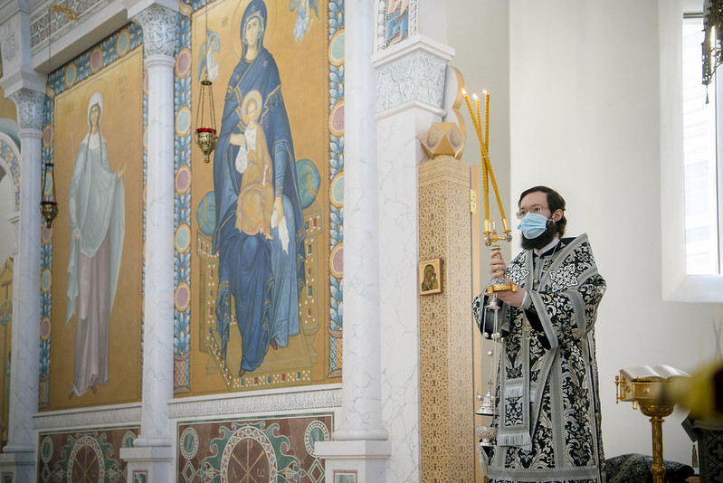 Le métropolite Antoine a célébré la Liturgie des Dons Présanctifiés en la cathédrale de la Sainte Trinité à Paris