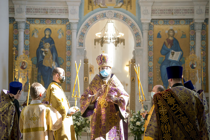 Le métropolite Antoine a célébré les Vigiles du 5ème dimanche du Grand Carême en la cathédrale de la Sainte Trinité
