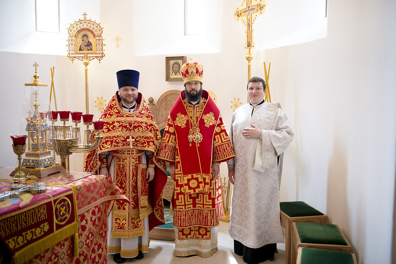 Monseigneur Antoine a conféré le droit de porter un épigonation au père Maxime Politov et a ordonné diacre Daniel Naberezhny
