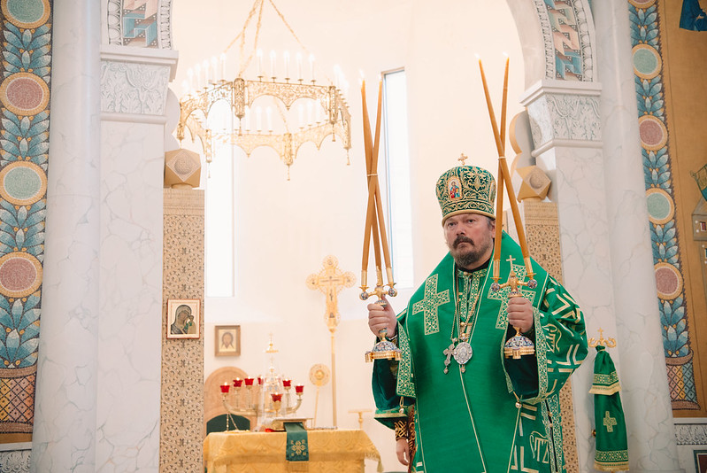 Le jour de la mémoire du saint Serge de Radonezh Monseigneur Nestor a célébré la Divine Liturgie en la cathédrale de la Sainte Trinité
