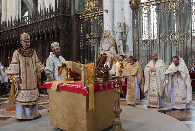Liturgie orthodoxe à la cathédrale d'Amiens