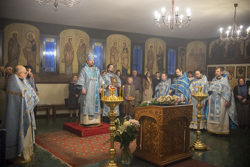 La fête de l’icône Notre-Dame d’Iverie: l'archevêque Nestor a célébré la Divine Liturgie en l’église Trois-Saints-Docteurs à Paris