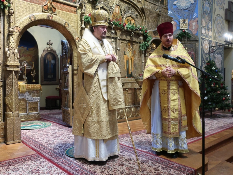 Exarque du Patriarche de Moscou en Europe occidentale a célébré la Divine Liturgie en la cathédrale Saint Nicolas