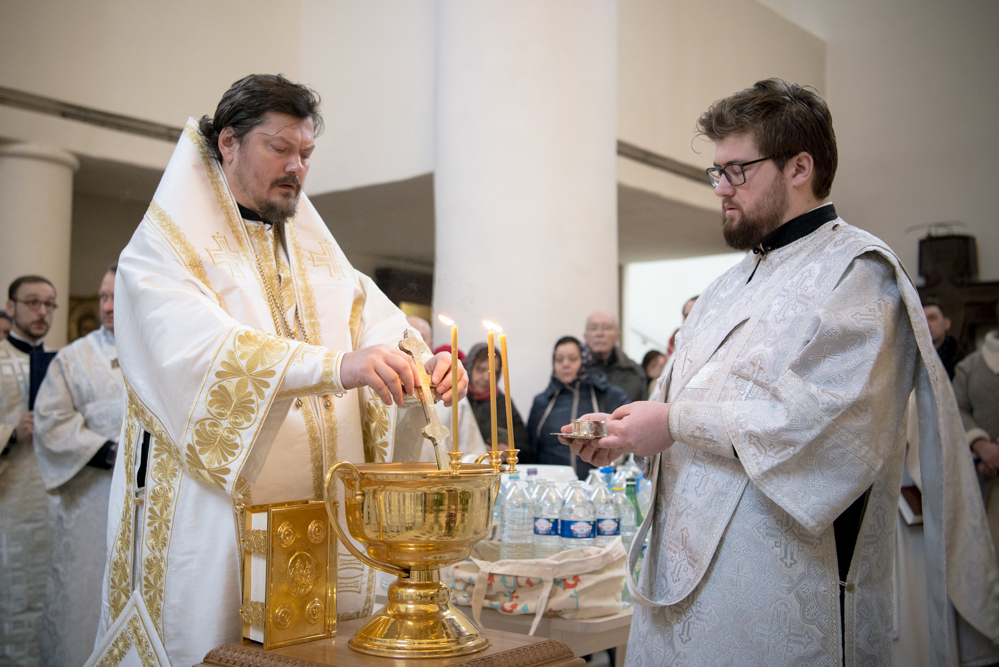 La Divine Théophanie : le métropolite Nestor a célébré la Divine Liturgie en la cathédrale de la Sainte Trinité à Paris