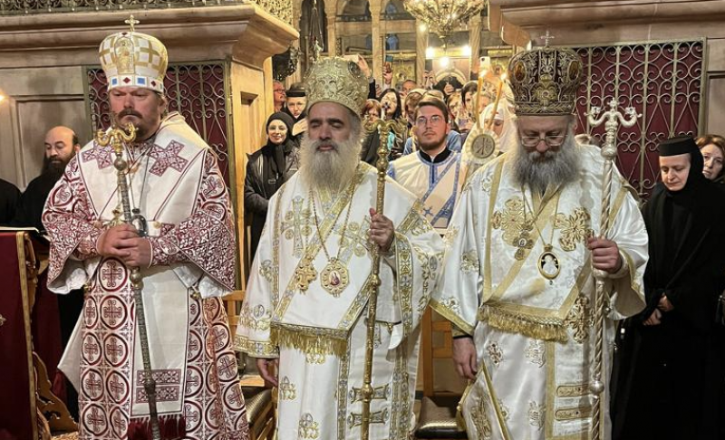 Le métropolite Nestor a célébré la Divine Liturgie dans la grotte du Tombeau du Christ à Jérusalem