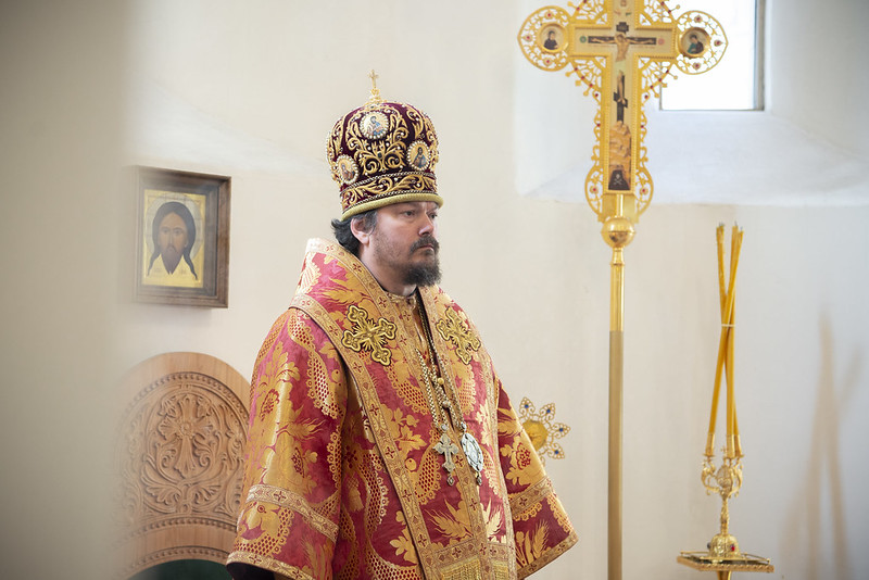 Clôture de la fête de Pâques: le métropolite Nestor a célébré la Divine Liturgie en la cathédrale de la Sainte Trinité à Paris