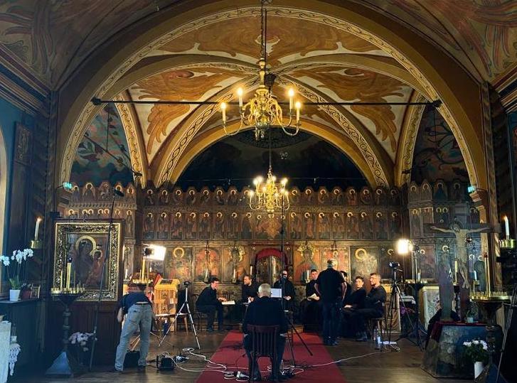 Le clergé et les choristes de la cathédrale Sainte-Trinité ont participé à l’enregistrement des stances des matines du Samedi Saint