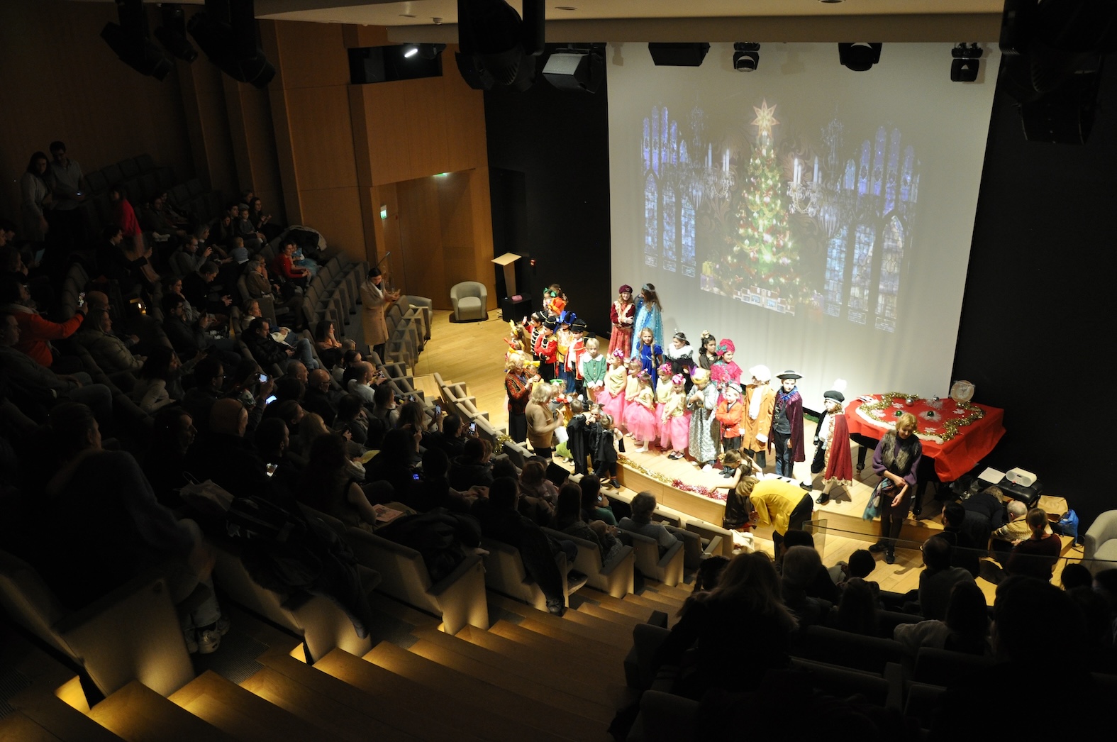 La fête de la Nativité du Christ a été célébrée dans les écoles diocésaines orthodoxes à Paris