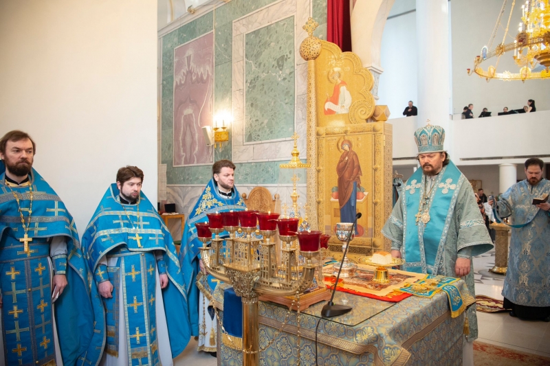 Fête de Sainte Rencontre : l'Exarque patriarcal célèbre la Divine Liturgie en la cathédrale de la Sainte Trinité à Paris
