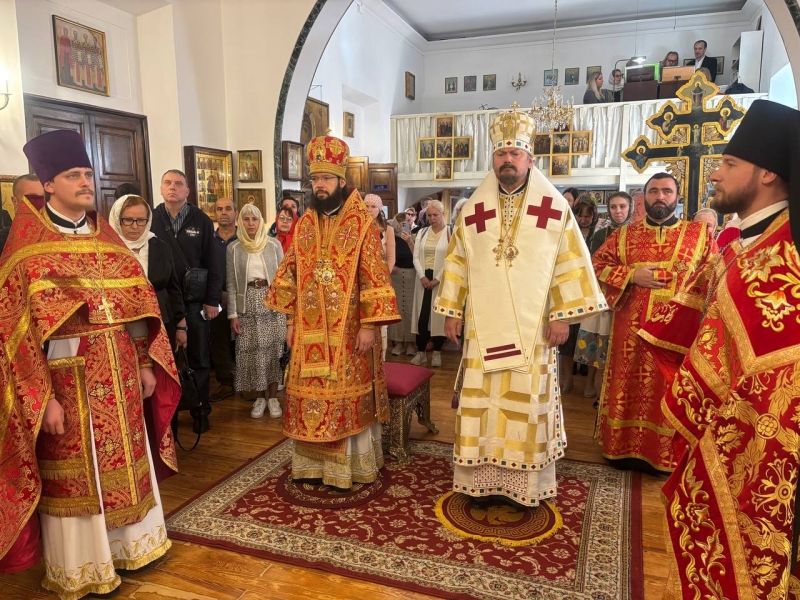 Le métropolite Antoine et le métropolite Nestor ont célébré la Liturgie en l'église Saint-Nicolas à Rome