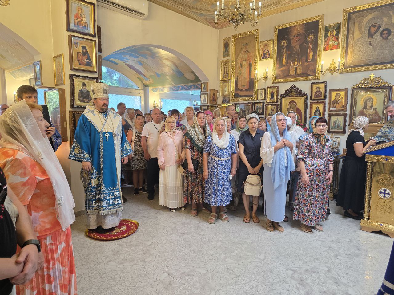 Exarque patriarcal en Europe occidentale a présidé les festivités à l’occasion de la fête onomastique de l’église de la Nativité de la Mère de Dieu à Torrevieja