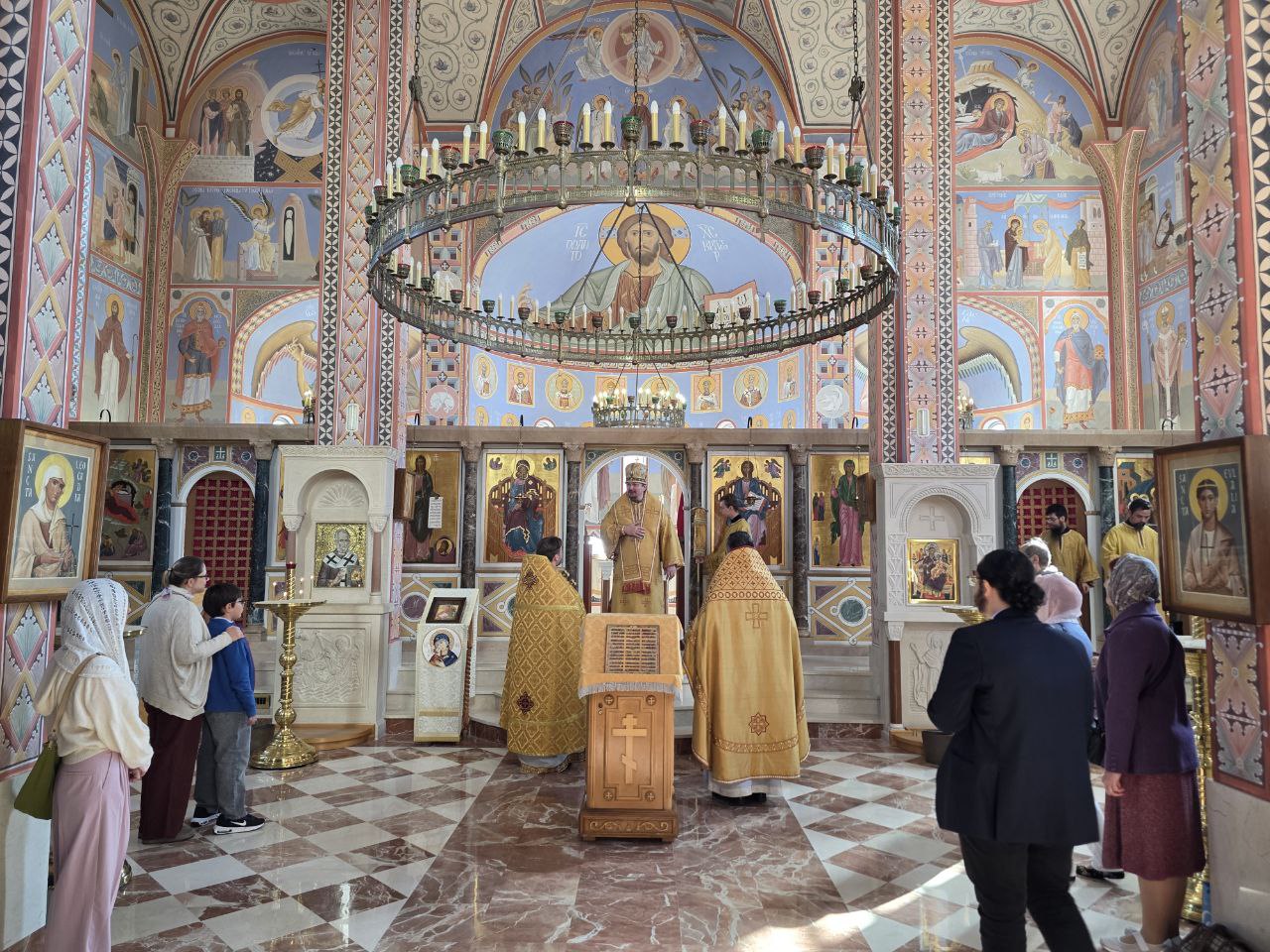 L'exarque patriarcal en Europe occidentale a célébré la Liturgie en langue espagnole