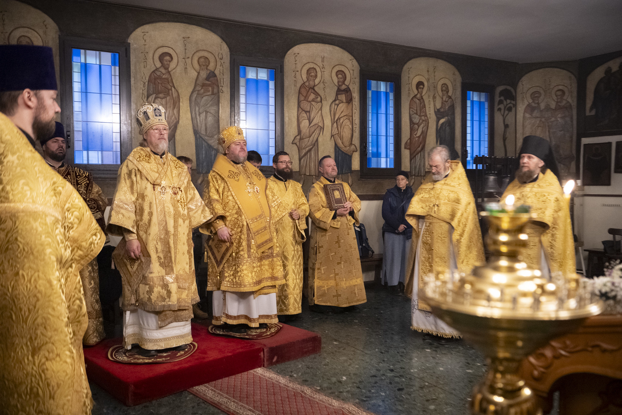 Le métropolite Marc de Riazan et l'évêque Matthieu de Sourozh ont célébré la Liturgie en l'église Trois-Saints-Docteurs à Paris