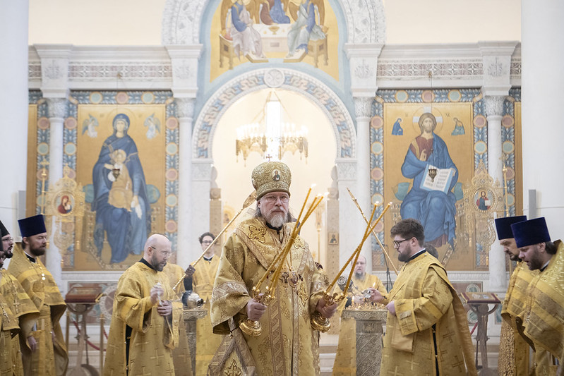 Monseigneur Marc a célébré la Liturgie francophone en la cathédrale de la Sainte Trinité à Paris
