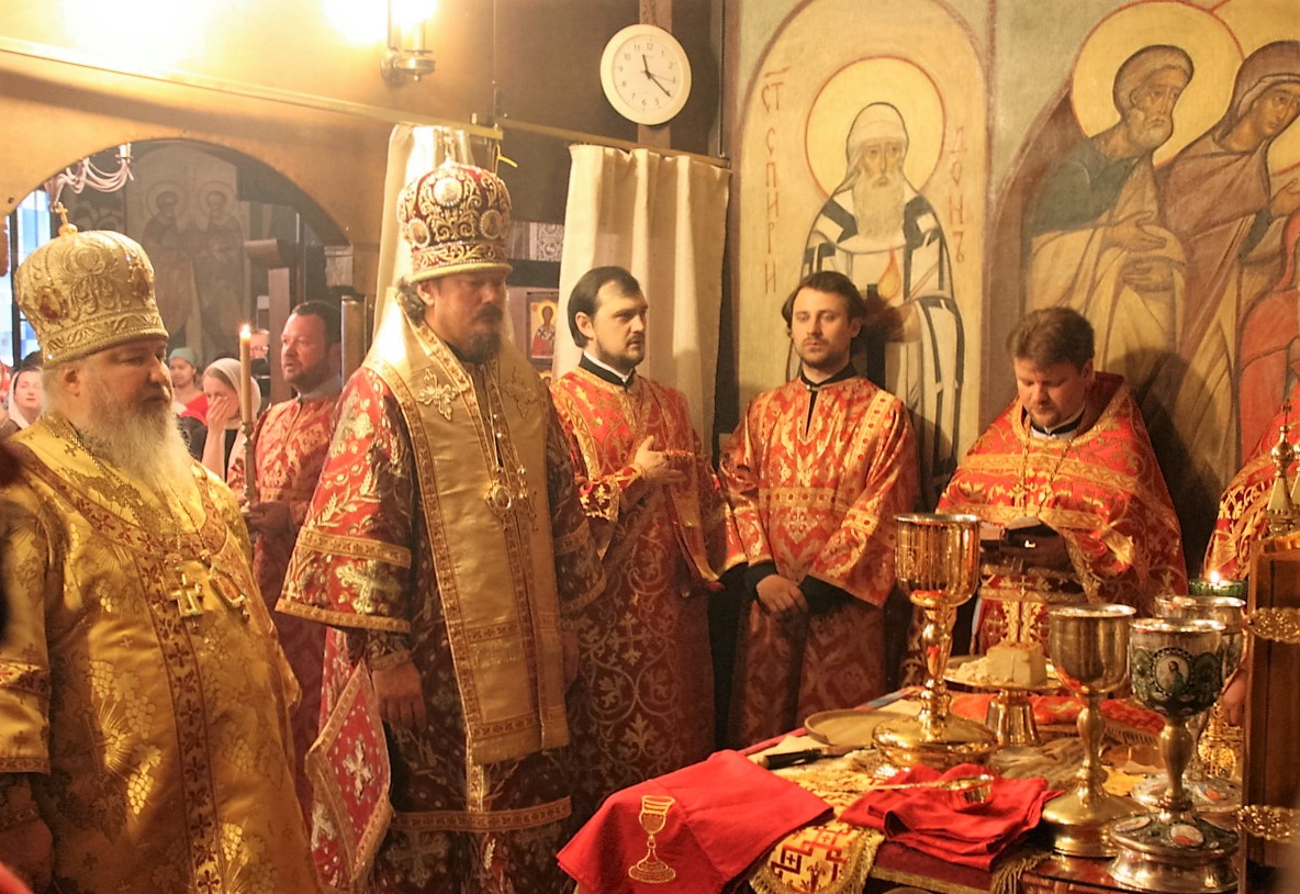 Le métropolite de Stavropol Cyrille et l’évêque Nestor de Chersonèse ont célébré la Divine Liturgie à l’église cathédrale des Trois-Saints-Docteurs à Paris Le métropolite de Stavropol Cyrille et l’évêque Nestor de Chersonèse ont célébré la Divine Liturgie à l’église cathédrale des Trois-Saints-Docteurs à Paris
