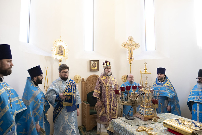 Le Mardi Saint et l'Annonciation: le métropolite Marc a célébré la Liturgie en la cathédrale de la Sainte Trinité à Paris