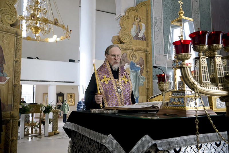 Monseigneur Marc a assisté à l'office des matines du Mercredi Saint