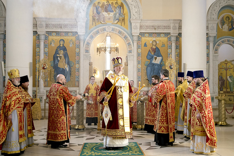 Fête de saint apôtre et évangéliste Marc: le chef de l'Exarchat d'Europe occidentale a célébré la Liturgie en la cathédrale Sainte Trinité à Paris