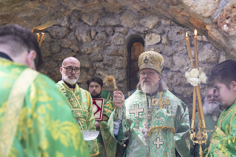 Son Éminence Marc a présidé la fête onomastique du skite du Saint-Esprit