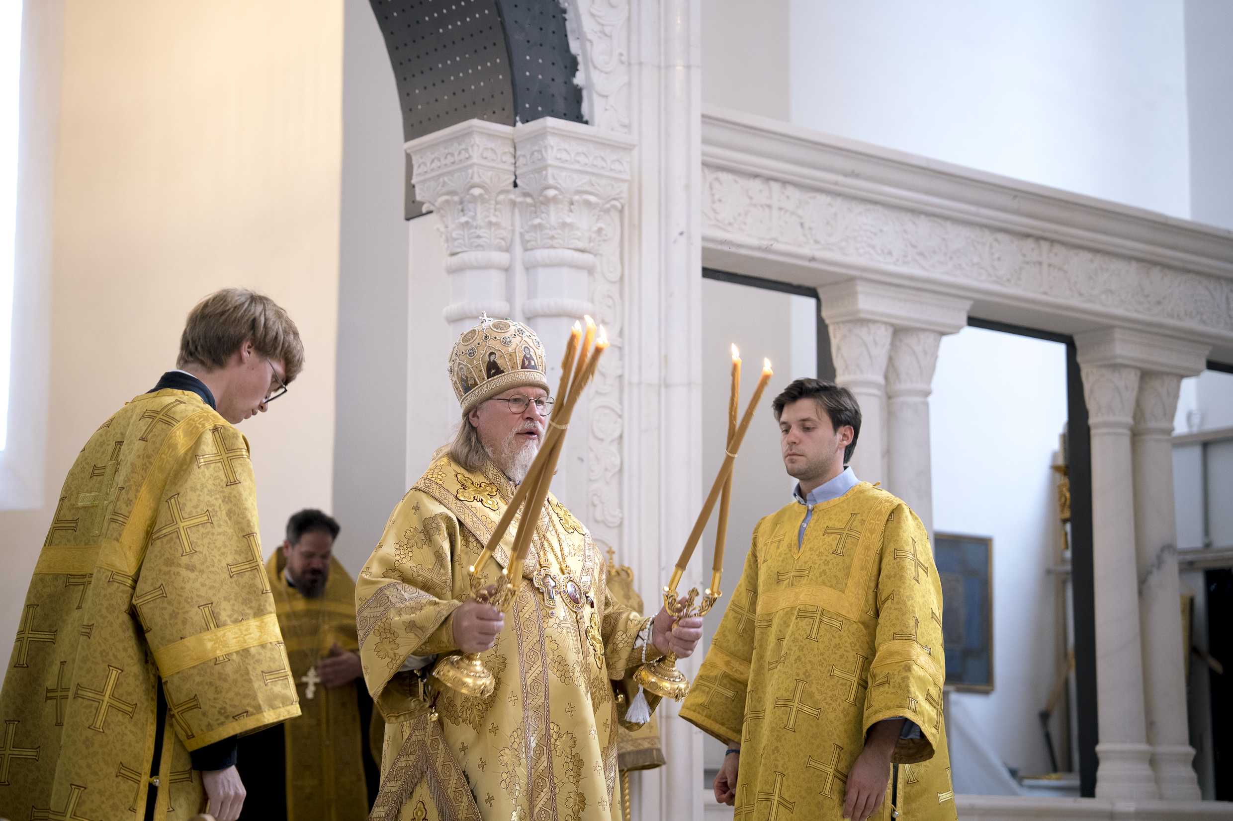 Le métropolite Marc a célébré les vigiles dominicales en la cathédrale Sainte Trinité