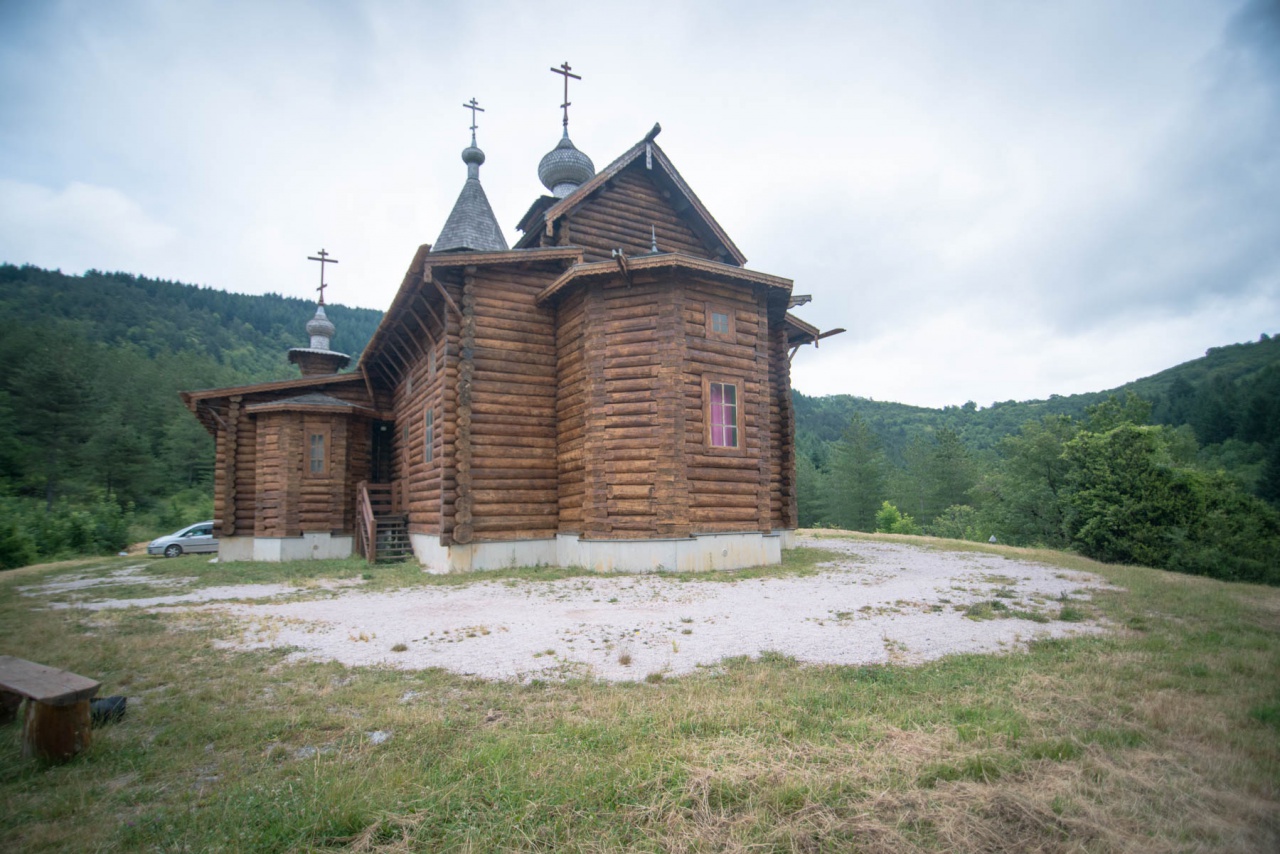 Liturgie dans l'église en bois de Sylvanès Liturgie dans l'église en bois de Sylvanès