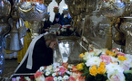 Mgr Cyrille prie auprès des reliques de sainte Matrone pour le prochain concile