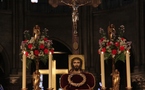 Pèlerinage auprès de la Couronne d'épines à Notre-Dame de Paris