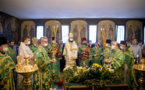 Le jour de l'Esprit Saint, Mgr Antoine a célébré la Divine Liturgie en l'église des Trois Saints Docteurs à Paris