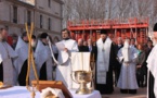 Prière sur le chantier de la nouvelle église orthodoxe à Paris