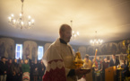 Monseigneur Nestor a ordonné un diacre pour l'église des Trois Saints Docteurs à Paris