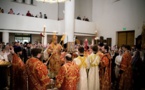 La nuit de la Résurrection du Christ : le métropolite Nestor a célébré les offices de Pâques en la cathédrale de la Sainte Trinité à Paris