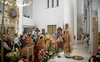 La nuit de la Résurrection du Christ : le métropolite Nestor a célébré les offices de Pâques en la cathédrale de la Sainte Trinité à Paris