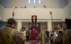 Le métropolite Nestor a célébré les vigiles et le rite d'élévation de la Sainte Croix en la cathédrale Sainte Trinité à Paris