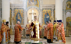 Fête de saint apôtre et évangéliste Marc: le chef de l'Exarchat d'Europe occidentale a célébré la Liturgie en la cathédrale Sainte Trinité à Paris
