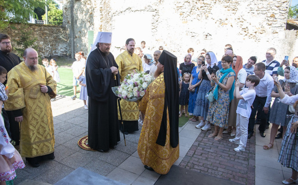 Le métropolite Nestor s’est rendu en visite archipastorale à la paroisse du Saint Séraphin à Montgéron