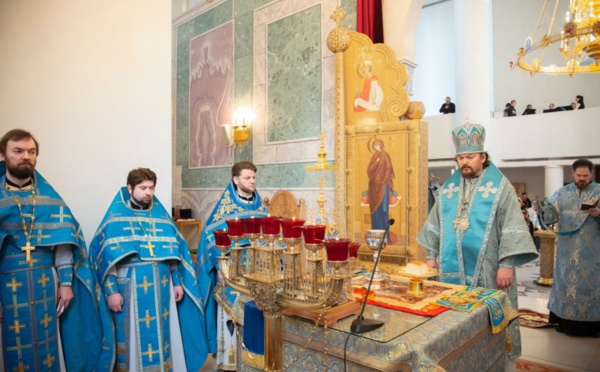 Fête de Sainte Rencontre : l'Exarque patriarcal célèbre la Divine Liturgie en la cathédrale de la Sainte Trinité à Paris