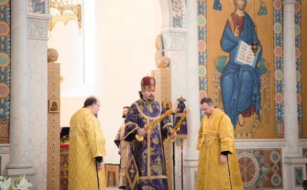 Le Jeudi Saint: Mgr Nestor a célébré la Divine Liturgie en la cathédrale de la Sainte Trinité à Paris