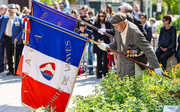 Le recteur de la paroisse Sainte-Trinité à Vanves a pris part à l'hommage solennel aux victimes de la Seconde Guerre mondiale