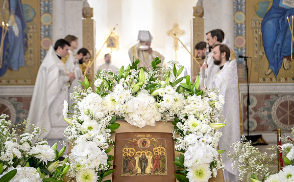 Monseigneur Nestor a célébré la Liturgie de la fête d'Ascension du Christ en la cathédrale Sainte Trinité à Paris