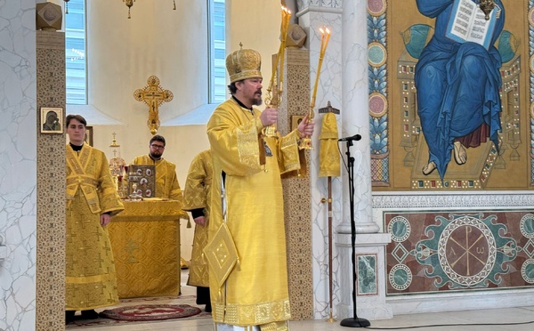 Le métropolite Nestor a célébré la Divine Liturgie en la cathédrale de la Sainte et Vivifiante Trinité à Paris