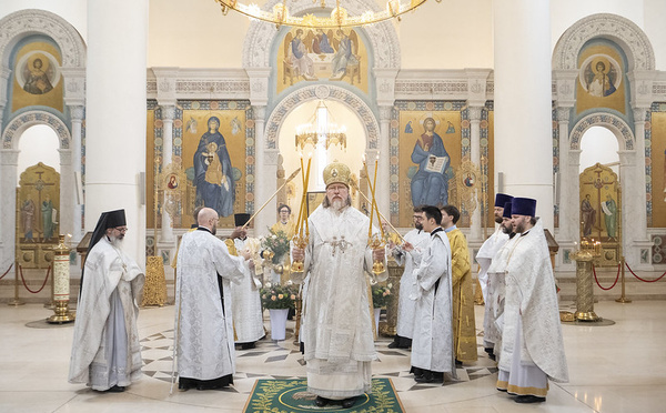Le samedi de Lazar: l'exarque en Europe occidentale a célébré la Liturgie en la cathédrale de la Sainte Trinité à Paris