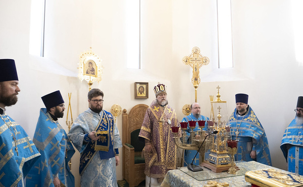 Le Mardi Saint et l'Annonciation: le métropolite Marc a célébré la Liturgie en la cathédrale de la Sainte Trinité à Paris