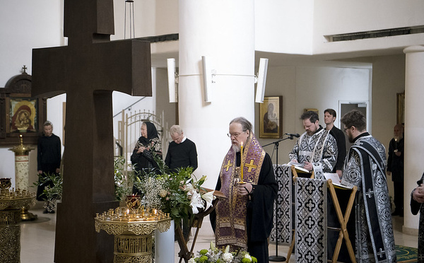 Monseigneur Marc a présidé l'office des Heures Royales du Vendredi Saint en la cathédrale de la Sainte Trinité à Paris