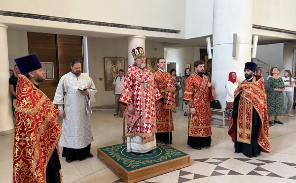 Le chef de l'Exarchat d'Europe occidentale a célébré l'office dominical vespéral en la cathédrale de la Sainte Trinité à Paris
