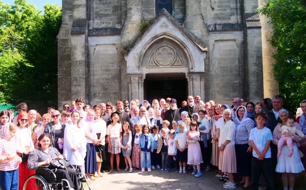 L'Exarque patriarcal en Europe occidentale s'est rendu en visite épiscopale à la paroisse Saint-Séraphin de Bordeaux