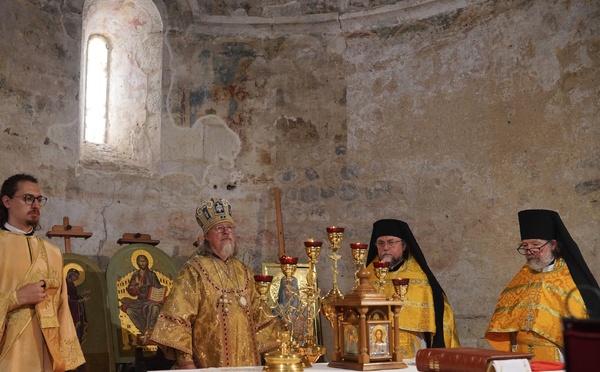 Le métropolite Marc a célébré la Liturgie en la paroisse Saints Séraphim et Nectaire à Navate (Espagne))