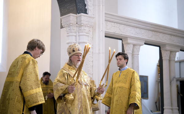 Le métropolite Marc a célébré les vigiles dominicales en la cathédrale Sainte Trinité